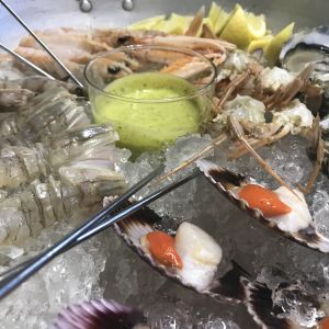 Crudo di mare con salsa